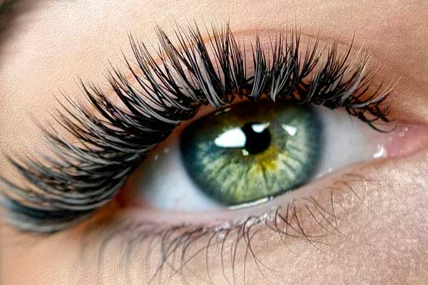Мокрое наращивание ресниц