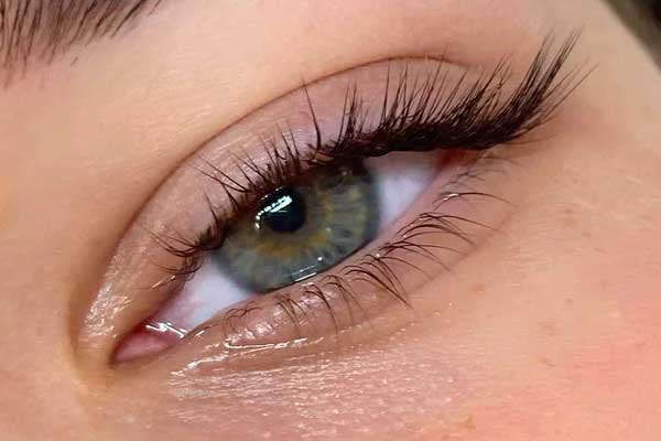 наращивание уголков ресниц